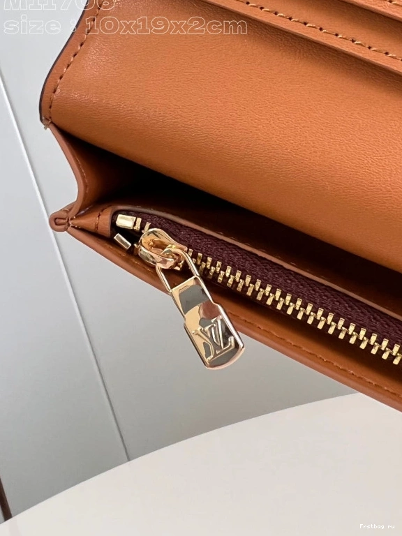First bag ru LOUIS WALLET-10*19*2cm BRAZZA VUITTON 0709